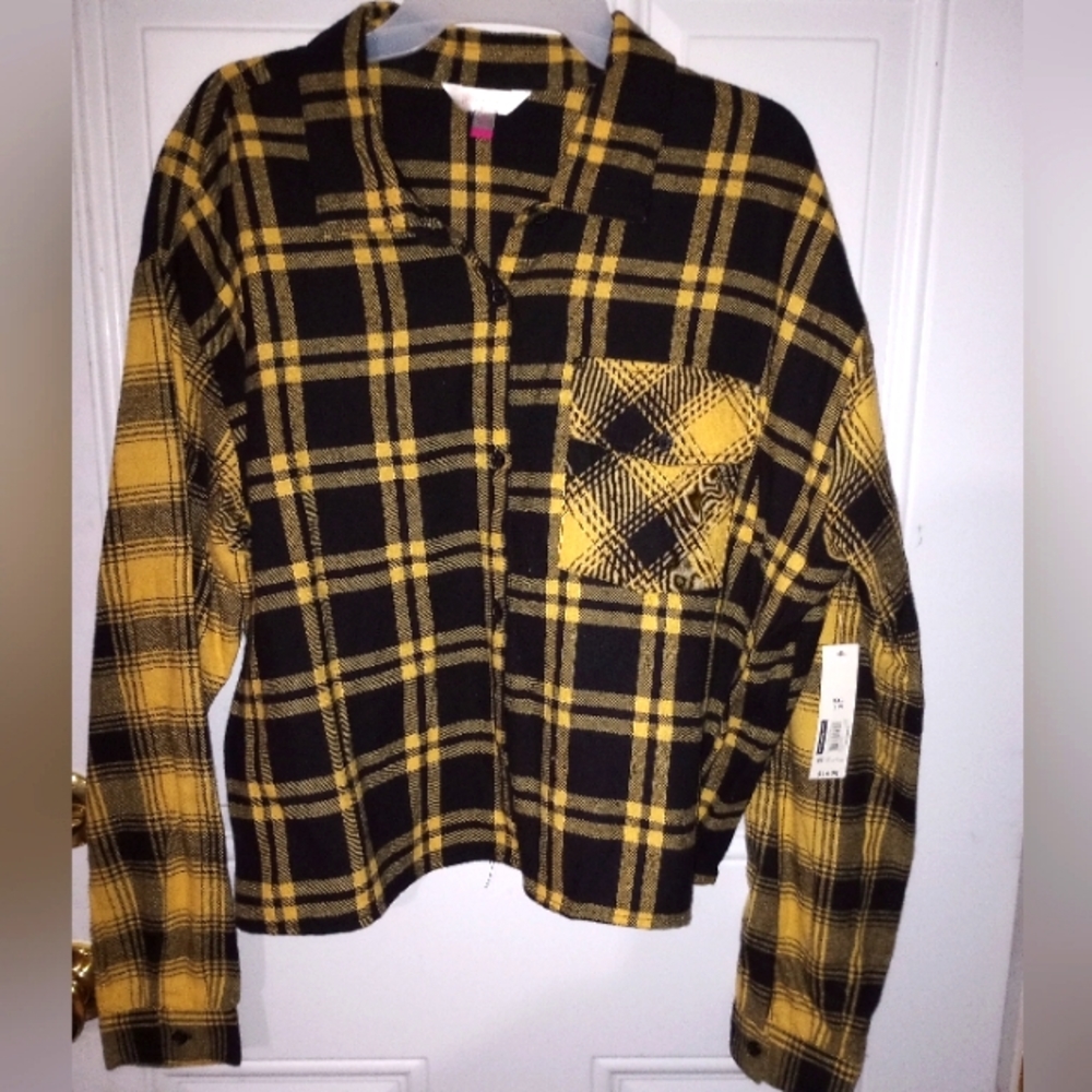 NoBo Yellow and Black Size: XL (19)Checkered long sleeve shirt.